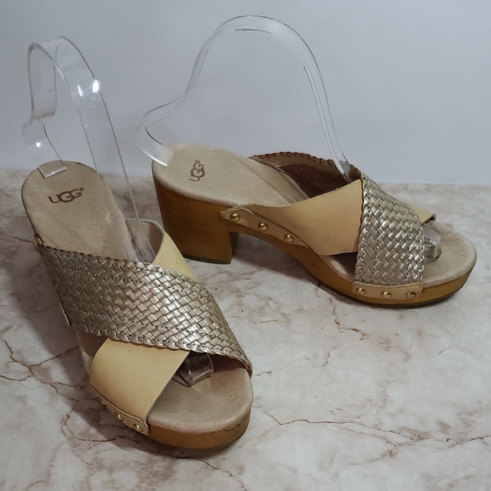 UGG Women's Tan and Gold Woven Platforms  Sandals  Size 7